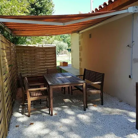 Holiday home Petite Maison Refaite A Neuf Proche