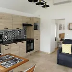 Petite Maison Refaite à Neuf Proche *