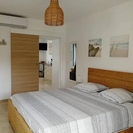 Petite Maison Refaite A Neuf Proche